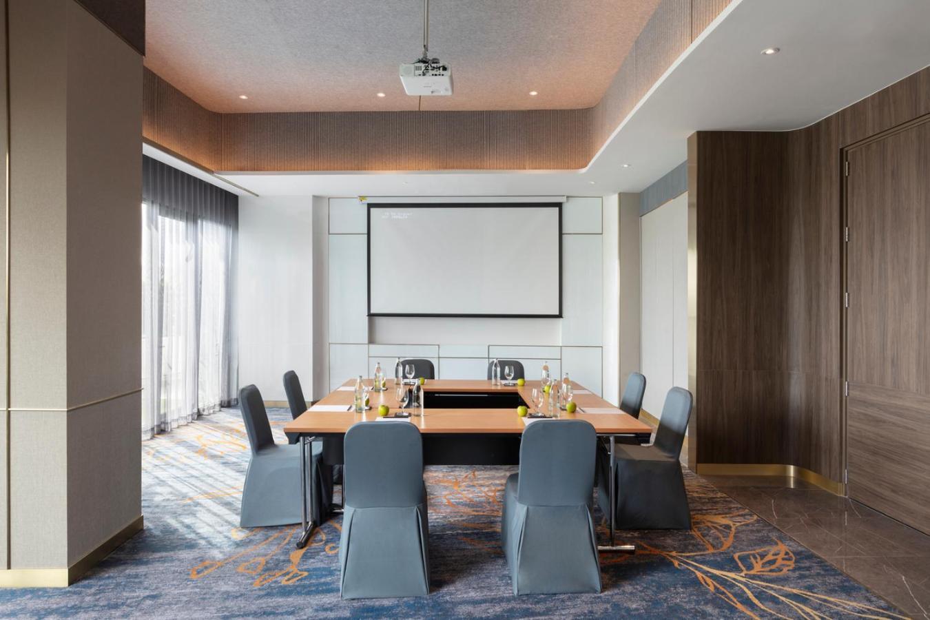 Oakwood Suites Tiwanon Bangkok Нонтхабури Экстерьер фото